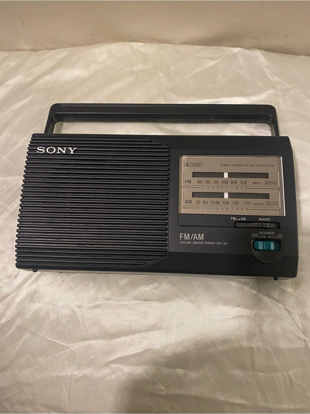 Sony Black FM/AM Portable Radio with Carry Handle